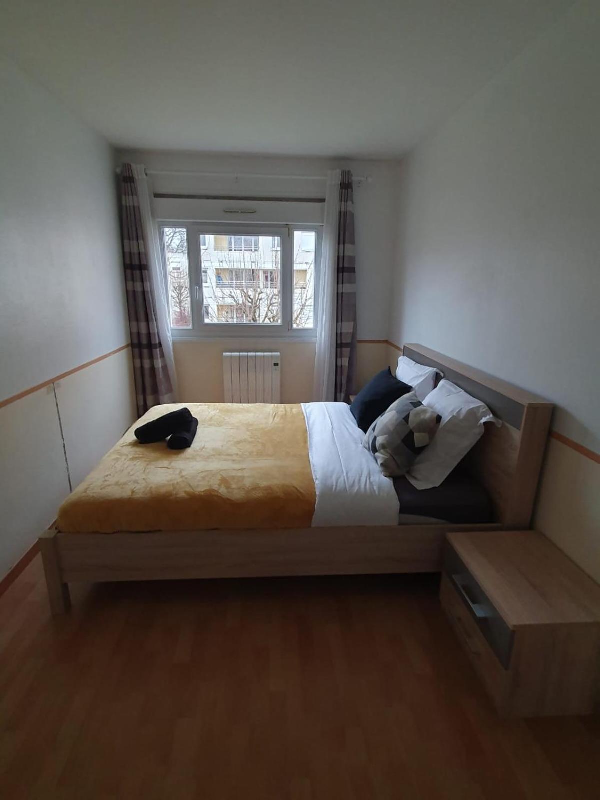 F3 Avec Balcon 5 Min Gare Sqy Et Parking Gratuit Apartment Guyancourt Exterior photo